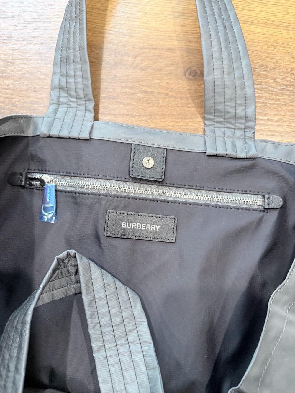 New Burberry Trench Charcoal Grey Extra Large Nylon Branded Tote - Picture 3 of 9